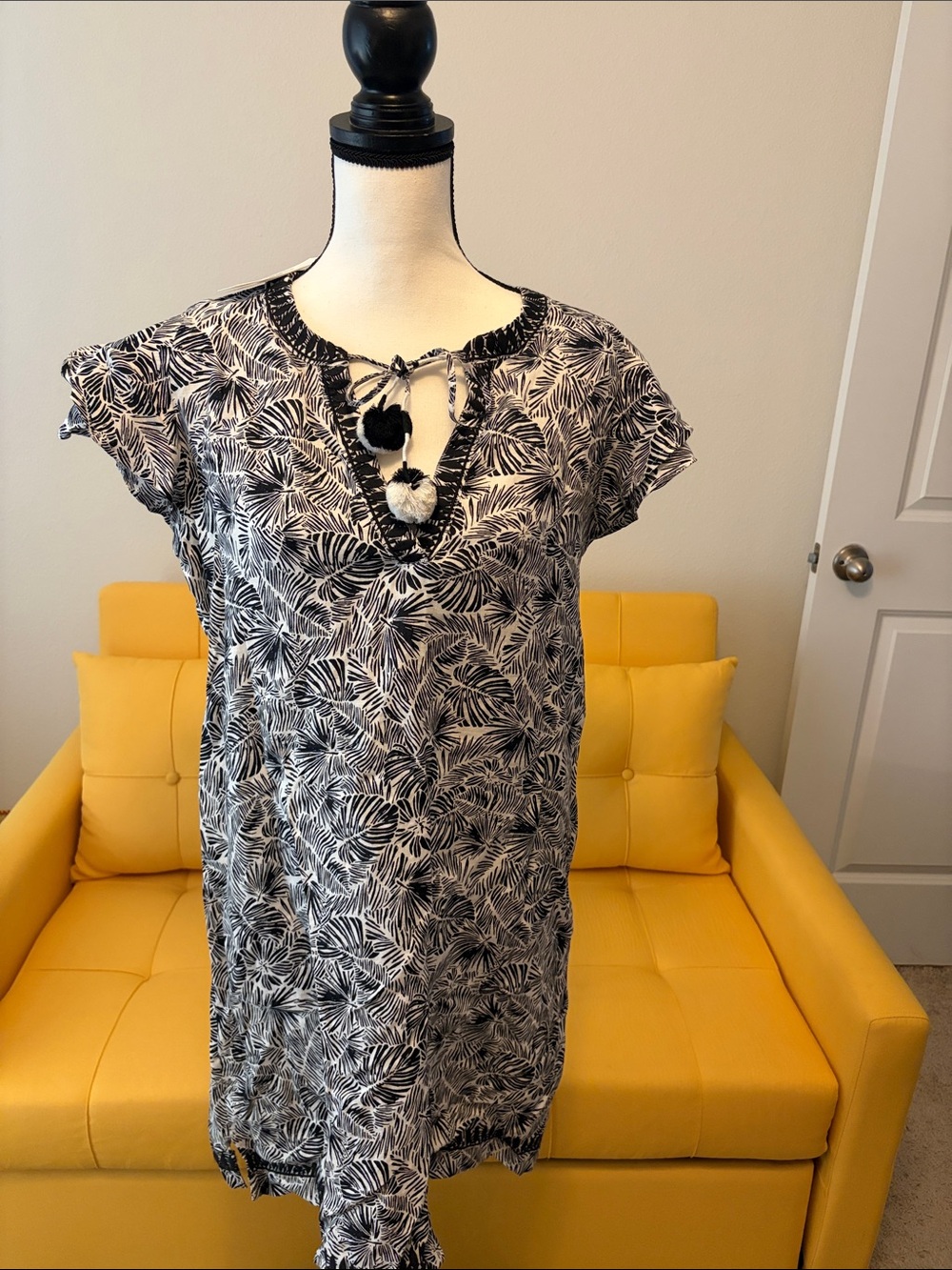 Vineyard Vines linen Linear Palms Black & White Leaf Print Tassel Tie Dress